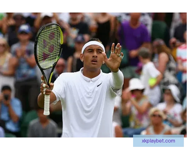 马丁内利因推搡裁判被黄牌警告引发赛场争议